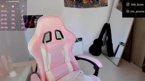 Paulina online show from November 24, 2025, 9:47 pm