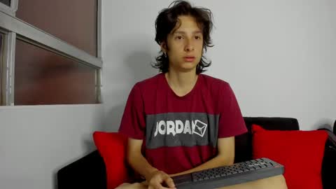 cirosky_elchicopolla online show from May 4, 2026, 2:51 am