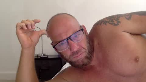 . online show from October 8, 2025, 10:18 pm