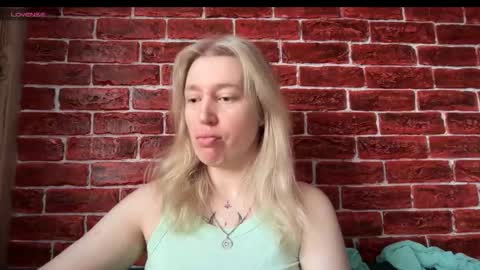 citrusblissss online show from November 3, 2025, 2:13 am