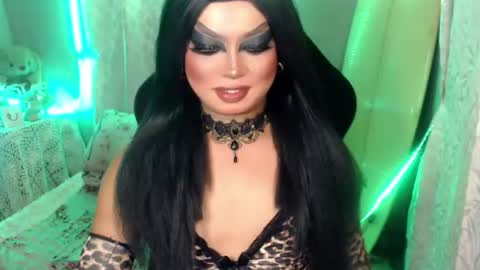 Snapshot of cj_parker69 chatting on June 15, 2026, 1:13 pm QUEEN CESS online show from June 15, 2026, 1:13 pm