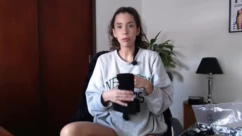 Snapshot of clairevarhol chatting on October 18, 2025, 4:08 pm clairevarhol online show from October 18, 2025, 4:08 pm