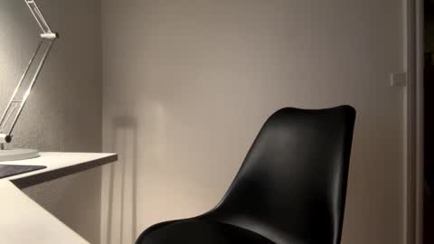 clamshive7 online show from November 5, 2025, 2:44 am