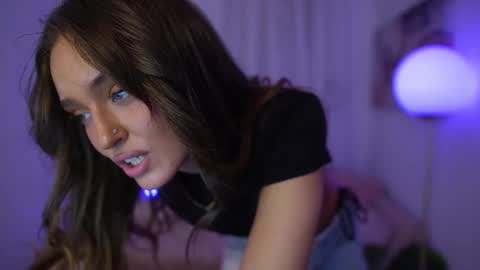 Clara smile online show from November 30, 2025, 8:13 pm