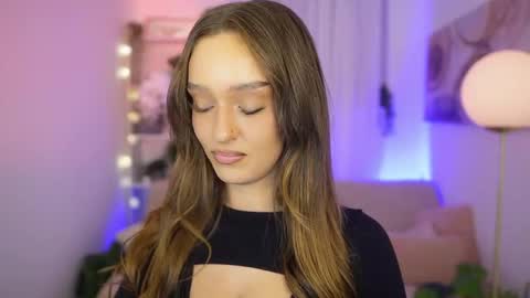 Clara smile online show from January 16, 2026, 7:51 pm