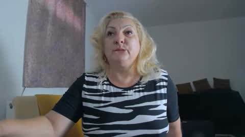 Snapshot of clarabbw77 chatting on May 17, 2026, 11:28 am Clara online show from May 17, 2026, 11:28 am
