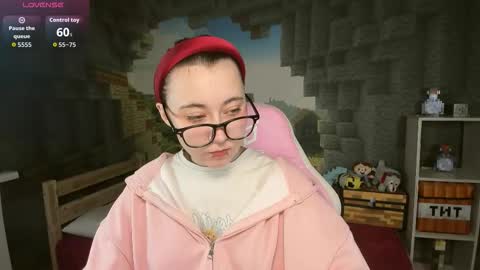 clarabenson online show from January 5, 2026, 6:33 pm