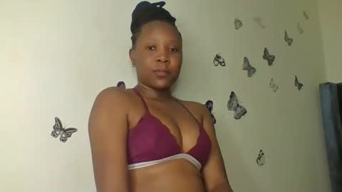 Snapshot of clarah11 chatting on April 16, 2026, 9:39 pm clara11 online show from April 16, 2026, 9:39 pm