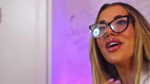 ClaraHazel online show from September 25, 2025, 4:05 am