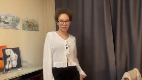 Selena online show from April 12, 2026, 11:26 am