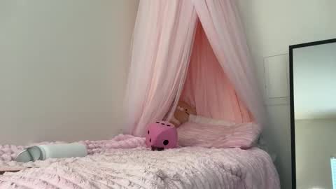 Clara online show from April 18, 2026, 7:58 pm