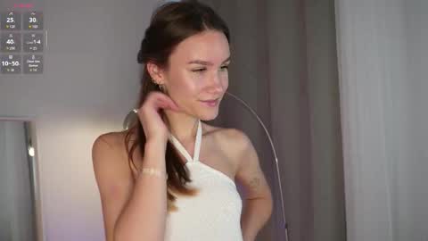 Snapshot of clare_ff chatting on October 8, 2025, 1:53 pm Claire online show from October 8, 2025, 1:53 pm