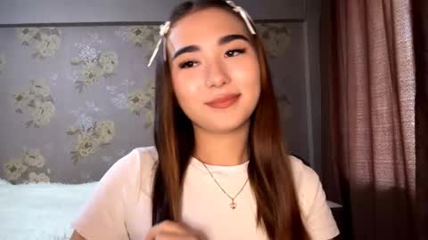 Snapshot of claribelatienza chatting on October 4, 2025, 8:12 am Yuna online show from October 4, 2025, 8:12 am