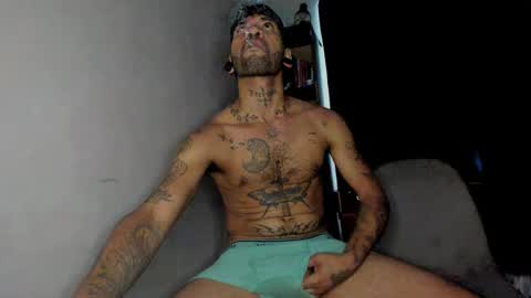 clark_tommy11 online show from January 19, 2025, 10:49 pm