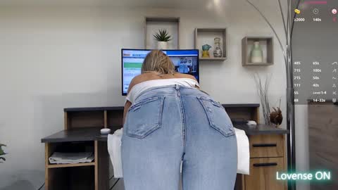 Snapshot of classy_medeeea chatting on January 31, 2025, 1:33 am Deea xxx online show from January 31, 2025, 1:33 am