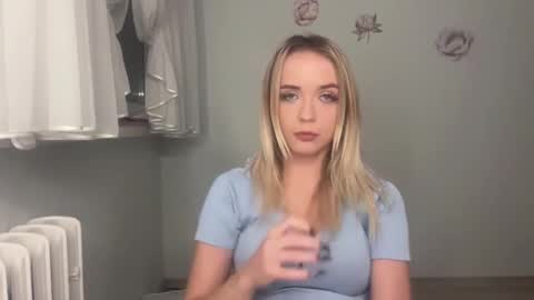 ClaudiaGold online show from October 30, 2025, 4:19 pm