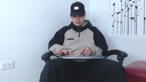 Snapshot of clay_black chatting on March 4, 2025, 3:59 pm online show from March 4, 2025, 3:59 pm