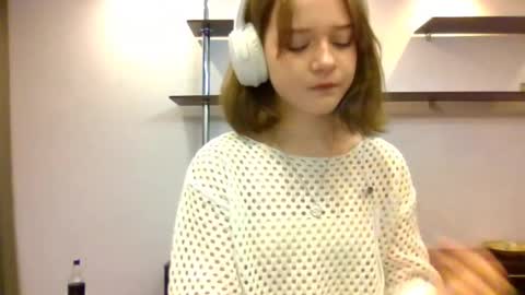 Snapshot of clementinaaures chatting on November 4, 2025, 12:04 pm clementinaaures online show from November 4, 2025, 12:04 pm