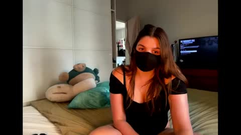clementine75009 online show from May 8, 2026, 2:55 pm