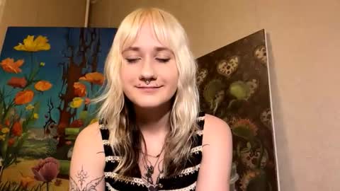 Snapshot of clementinehollner chatting on October 13, 2025, 5:24 pm Jenny online show from October 13, 2025, 5:24 pm