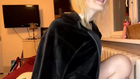 Snapshot of clementinehollner chatting on October 25, 2025, 5:51 pm Jenny online show from October 25, 2025, 5:51 pm