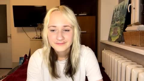 Snapshot of clementinehollner chatting on November 5, 2025, 6:41 pm Jenny online show from November 5, 2025, 6:41 pm