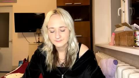 Snapshot of clementinehollner chatting on November 17, 2025, 6:57 pm Jenny online show from November 17, 2025, 6:57 pm