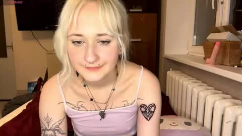 Snapshot of clementinehollner chatting on November 19, 2025, 6:52 pm Jenny online show from November 19, 2025, 6:52 pm