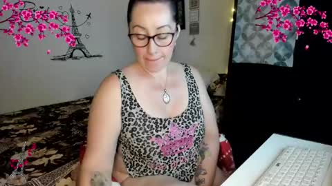 cleo_christmas online show from May 29, 2026, 12:08 am