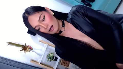Cleo online show from June 18, 2026, 8:35 pm