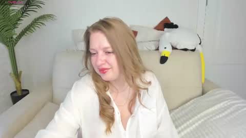 cleoxotie online show from June 14, 2026, 2:35 am