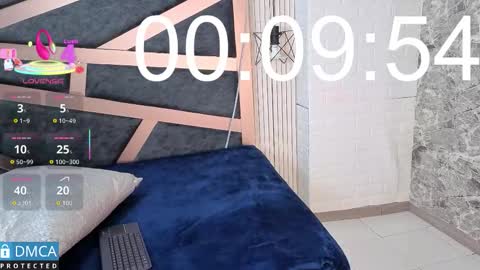 Clhoe online show from November 5, 2025, 3:06 am