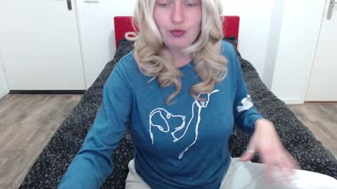 Syl  online show from January 5, 2025, 6:45 pm