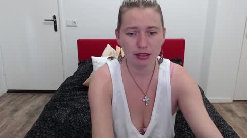 Syl  online show from January 10, 2025, 9:13 am