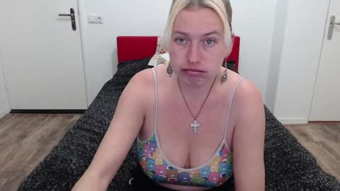 Syl  online show from January 15, 2025, 7:01 pm