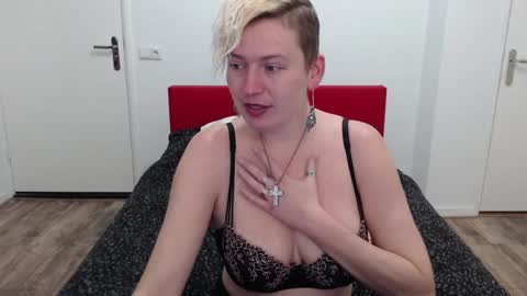 Syl  online show from January 17, 2025, 8:02 am