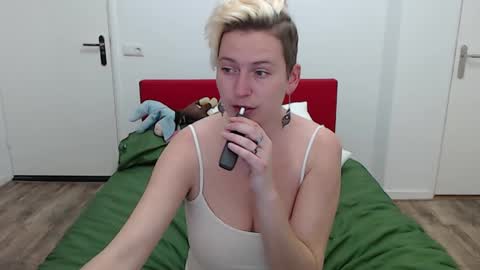 Syl  online show from January 24, 2025, 4:17 pm