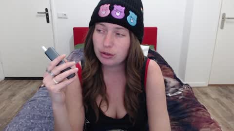 Syl  online show from January 28, 2025, 5:46 pm