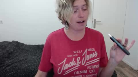 Syl  online show from October 30, 2025, 10:10 pm