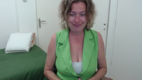 Snapshot of clittytastic chatting on June 25, 2026, 5:23 am Syl online show from June 25, 2026, 5:23 am