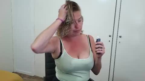 Snapshot of clittytastic chatting on July 3, 2026, 6:53 am Syl online show from July 3, 2026, 6:53 am