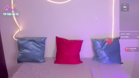 cloe_25 online show from February 10, 2026, 10:58 pm