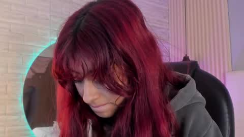 Cloe online show from December 5, 2024, 3:28 pm