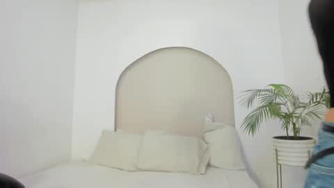 Snapshot of cloe_amazingg chatting on December 19, 2025, 3:08 pm Cloe online show from December 19, 2025, 3:08 pm