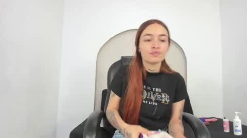 Snapshot of cloe_amazingg chatting on December 21, 2025, 2:35 pm Cloe online show from December 21, 2025, 2:35 pm