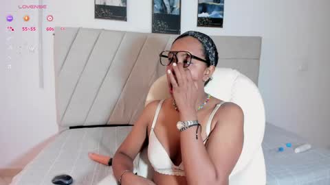 cloe_brown1 online show from May 16, 2026, 12:04 pm