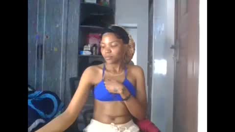 Snapshot of cloe_mae chatting on September 19, 2025, 4:29 pm Cloe online show from September 19, 2025, 4:29 pm