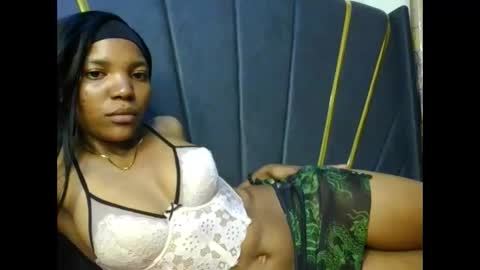 Snapshot of cloe_mae chatting on October 17, 2025, 11:07 pm Cloe online show from October 17, 2025, 11:07 pm