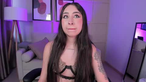 Cloe  online show from September 21, 2025, 11:34 am