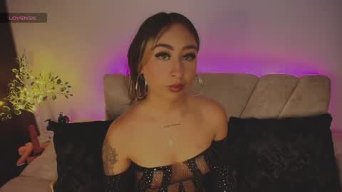 cloe_martinezz_ online show from June 19, 2026, 11:19 pm
